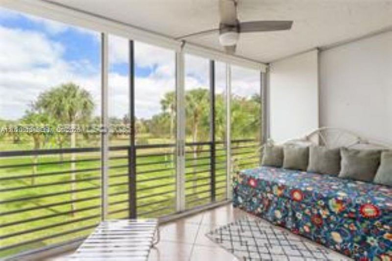 3800 Oaks Clubhouse Dr, Unit 307, Pompano Beach, FL 33069 Photo