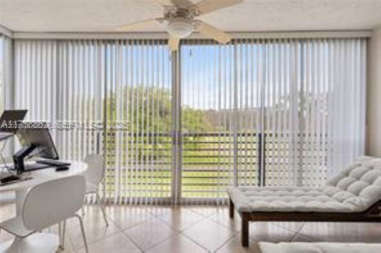 3800 Oaks Clubhouse Dr, Unit 307, Pompano Beach, FL 33069 Photo