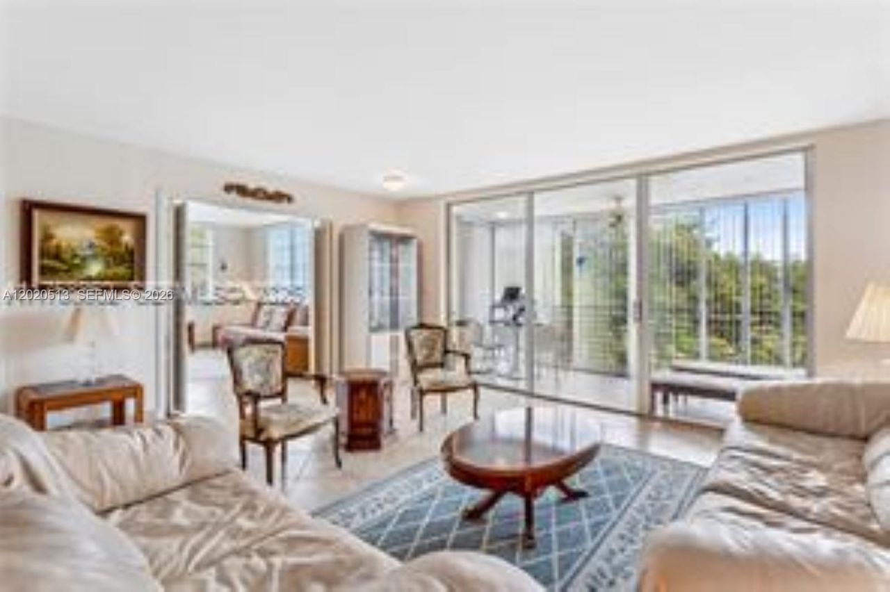 3800 Oaks Clubhouse Dr, Unit 307, Pompano Beach, FL 33069 Photo