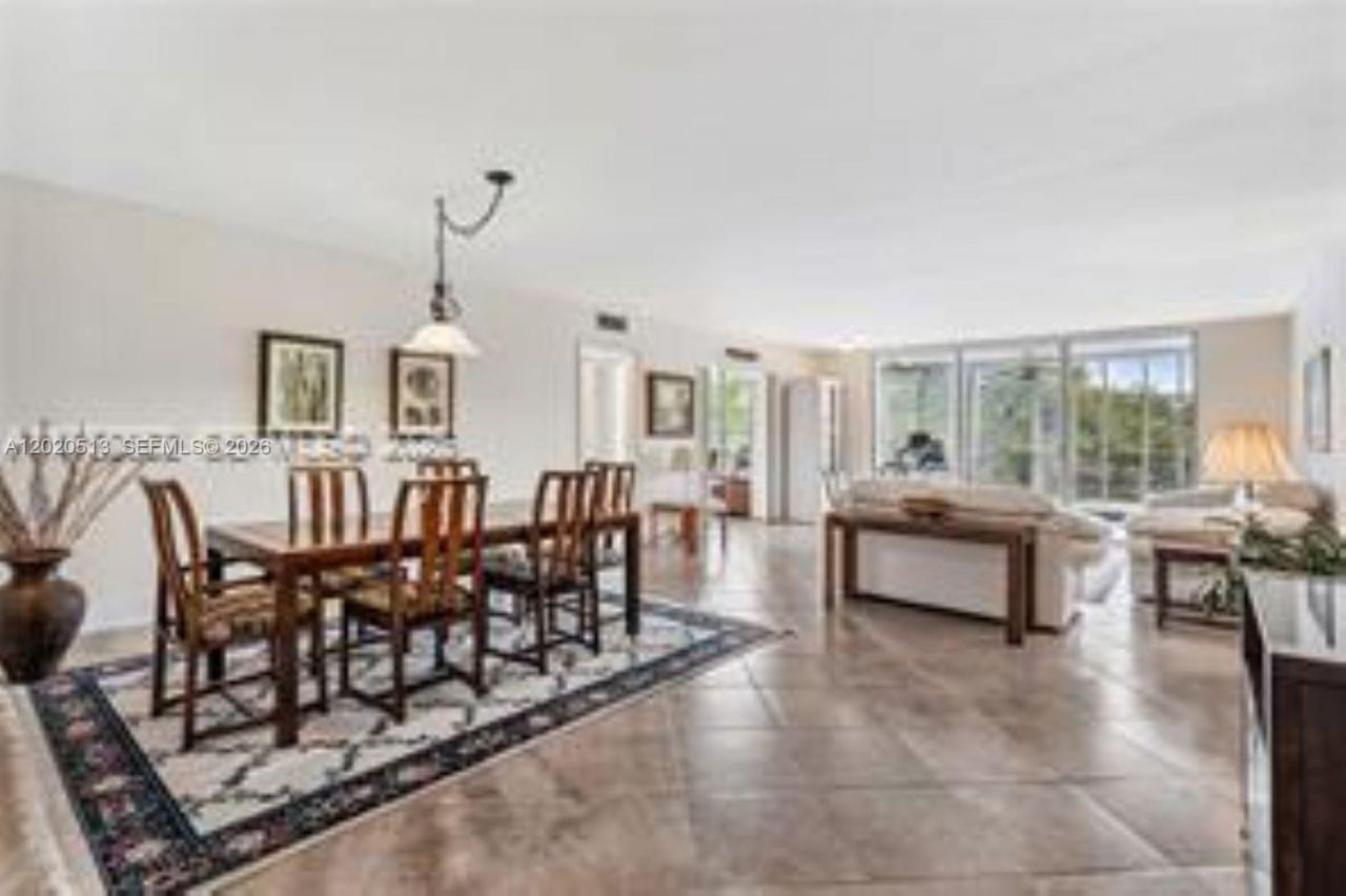 3800 Oaks Clubhouse Dr, Unit 307, Pompano Beach, FL 33069 Photo