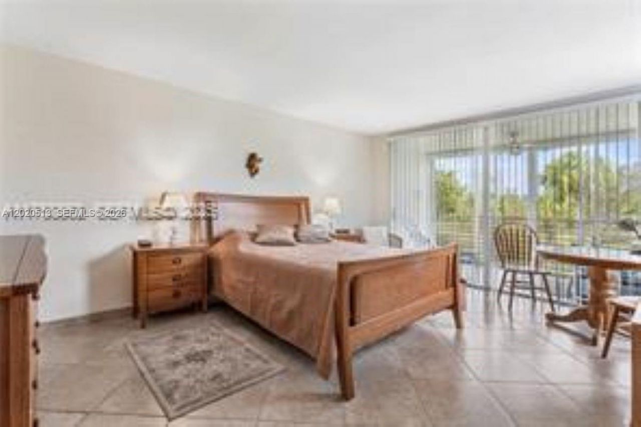 3800 Oaks Clubhouse Dr, Unit 307, Pompano Beach, FL 33069 Photo