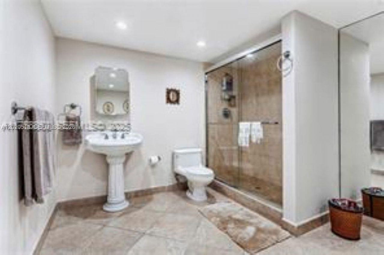 3800 Oaks Clubhouse Dr, Unit 307, Pompano Beach, FL 33069 Photo