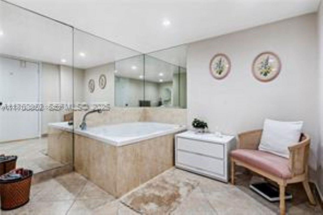 3800 Oaks Clubhouse Dr, Unit 307, Pompano Beach, FL 33069 Photo
