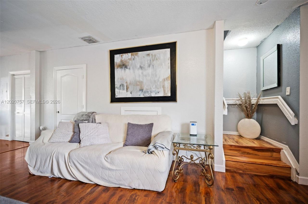 255 E 3rd St, Unit 1, Hialeah, FL 33010 Photo