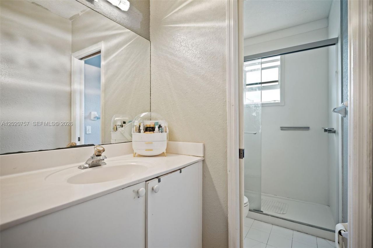 255 E 3rd St, Unit 1, Hialeah, FL 33010 Photo
