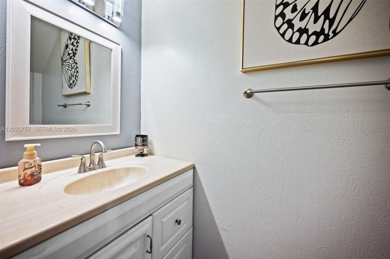 255 E 3rd St, Unit 1, Hialeah, FL 33010 Photo