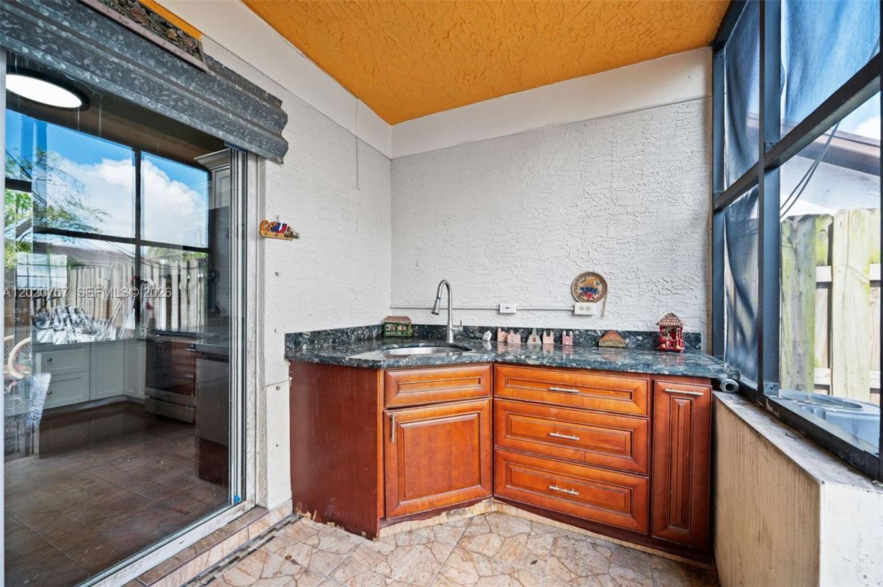 255 E 3rd St, Unit 1, Hialeah, FL 33010 Photo