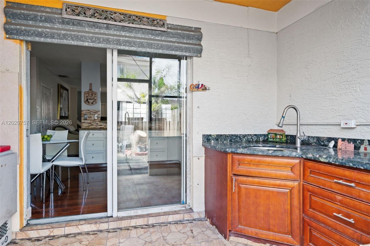 255 E 3rd St, Unit 1, Hialeah, FL 33010 Photo
