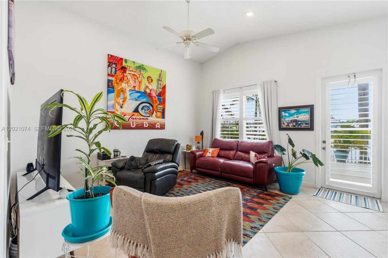 16350 SW 11th St, Pembroke Pines, FL 33027 Photo