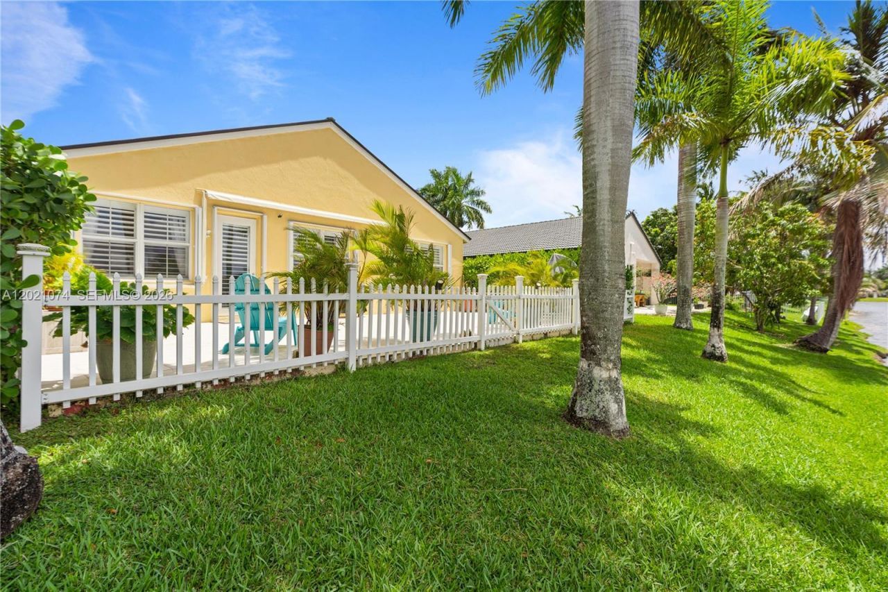 16350 SW 11th St, Pembroke Pines, FL 33027 Photo