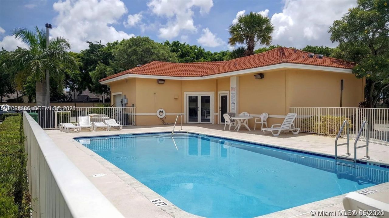 9909 Westwood Dr, Unit 23-1, Tamarac, FL 33321 Photo