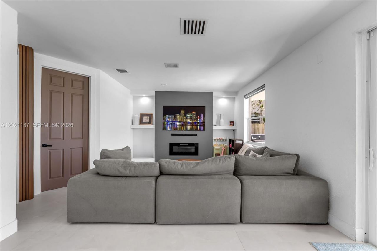 9024 SW 206th St, Cutler Bay, FL 33189 Photo