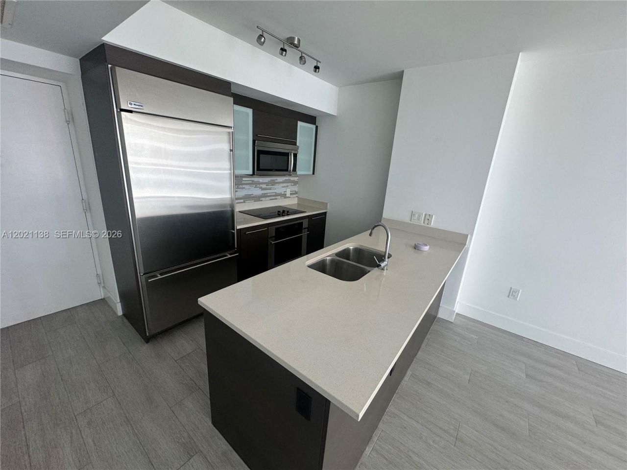 500 Brickell Ave , Unit 3204, Miami, FL 33131 Photo