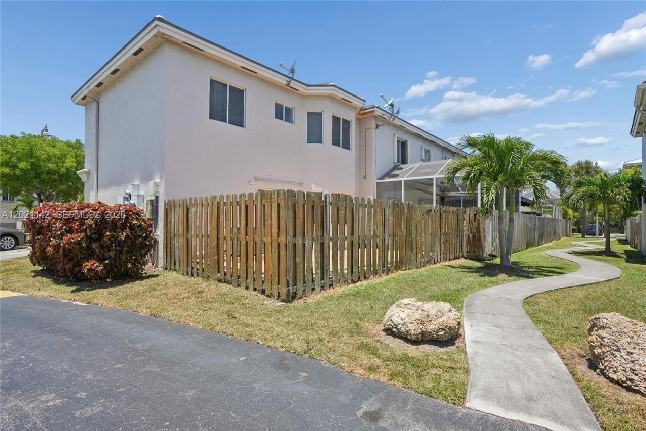 8351 SW 124th Ave, Unit 106, Miami, FL 33183 Photo