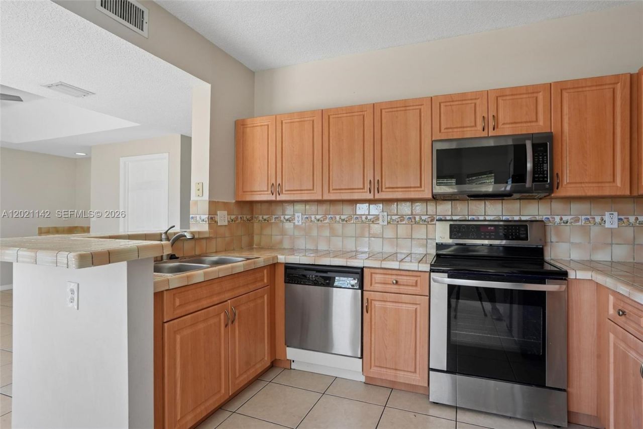 8351 SW 124th Ave, Unit 106, Miami, FL 33183 Photo