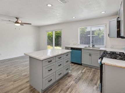 6817 Sandrock, Sacramento, CA 95828 Photo