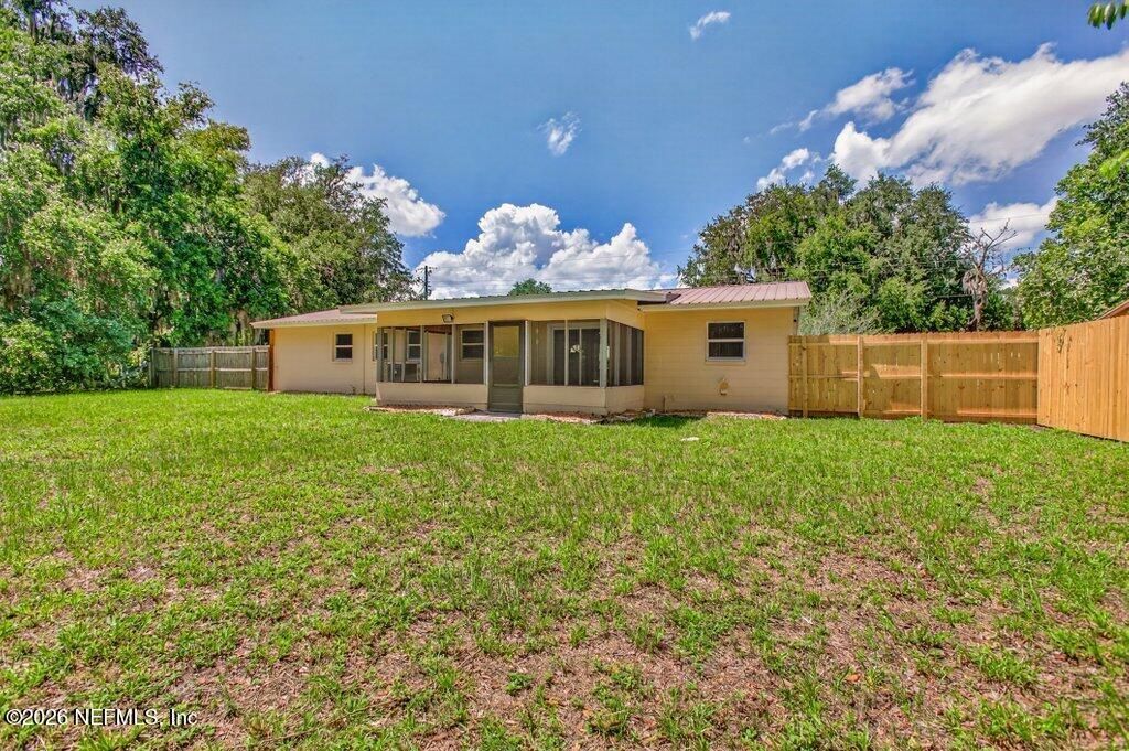 133 Magnolia Avenue E, East Palatka, FL 32131 Photo