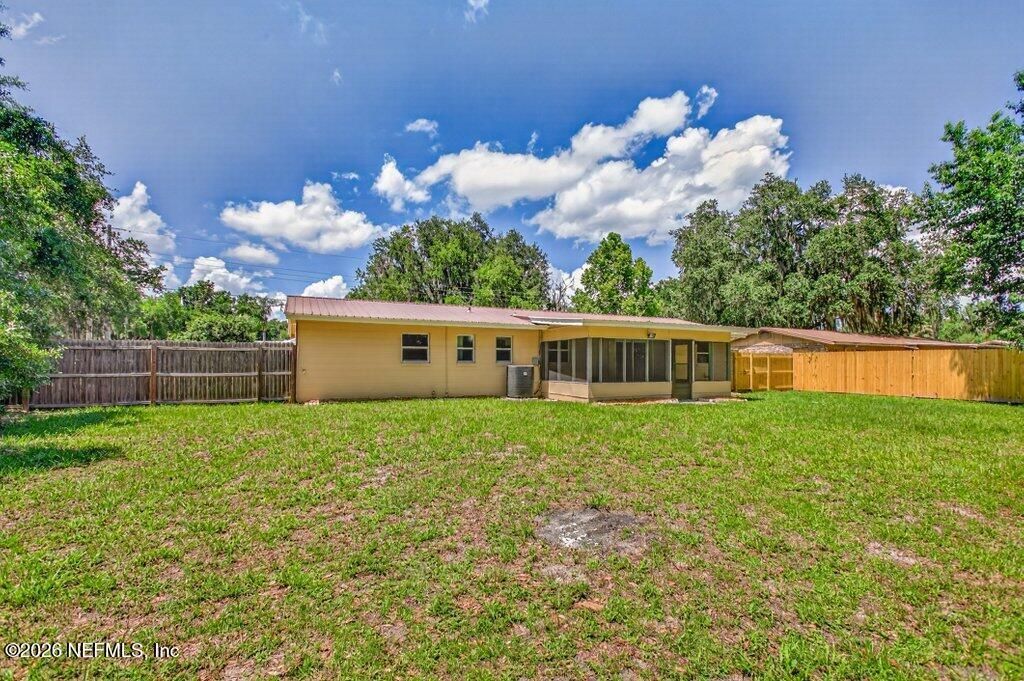 133 Magnolia Avenue E, East Palatka, FL 32131 Photo
