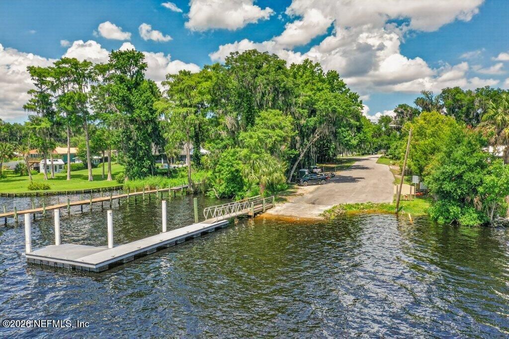 133 Magnolia Avenue E, East Palatka, FL 32131 Photo