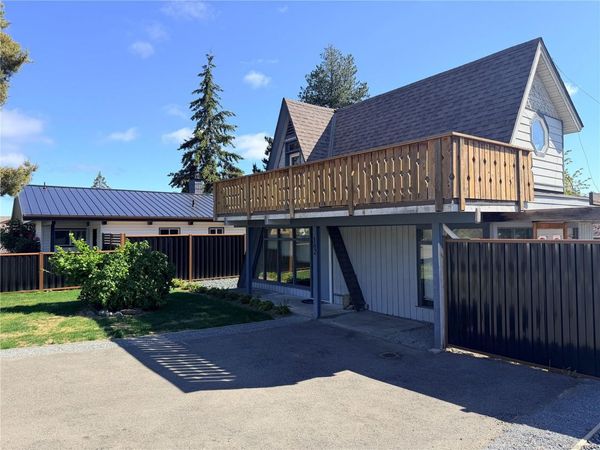 302 Willow St , Parksville, BC V9P 1C7