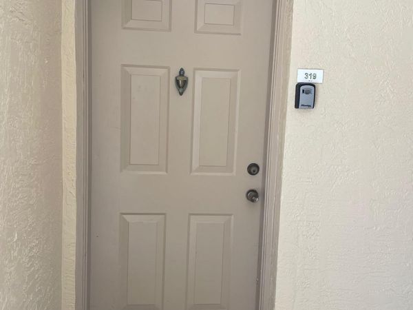 2060 Greenview Shores Boulevard, Unit 319, Wellington, FL 33414