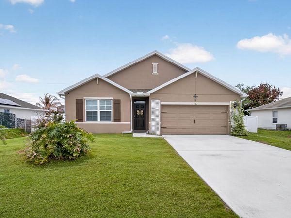 652 SW Sareta Avenue, Port St. Lucie, FL 34953