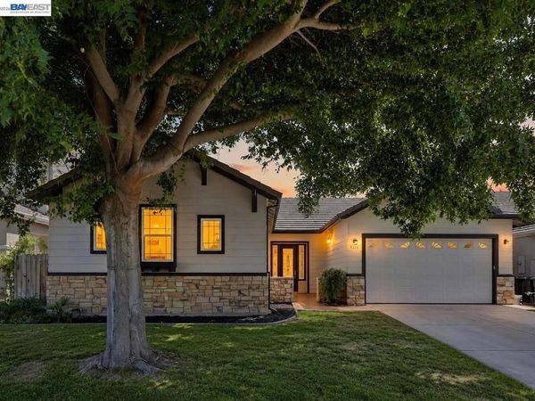 530 Seaport Village Drive, Livingston, CA 95334