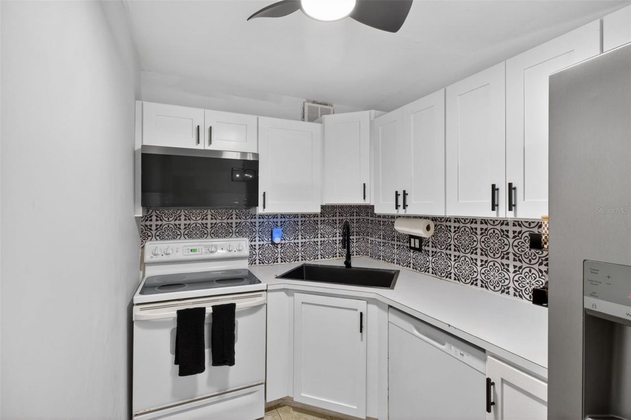 6370 1st Street N, Unit 202, Saint Petersburg, FL 33702 Photo