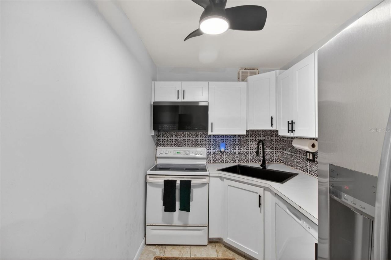 6370 1st Street N, Unit 202, Saint Petersburg, FL 33702 Photo