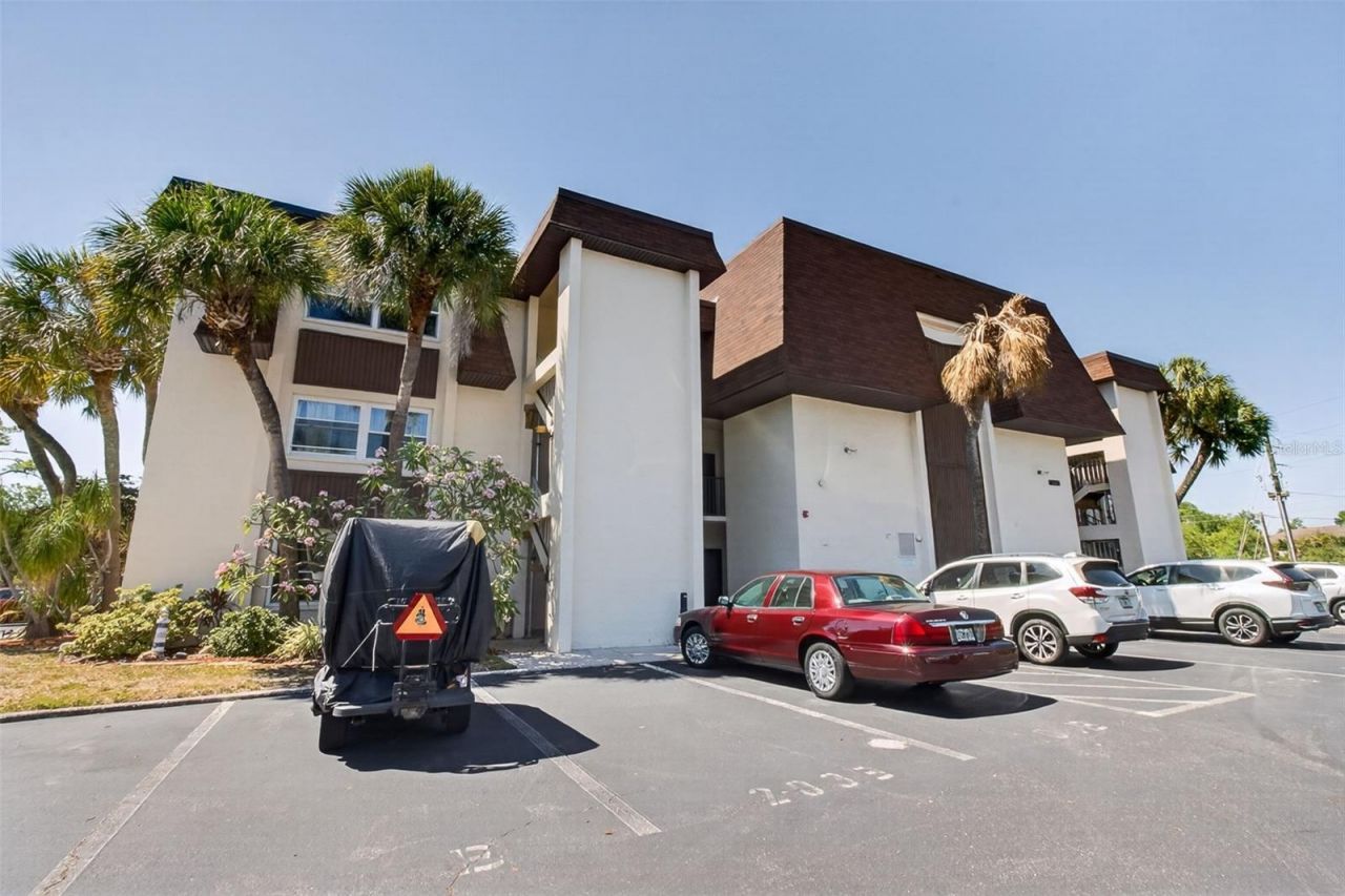 6370 1st Street N, Unit 202, Saint Petersburg, FL 33702 Photo