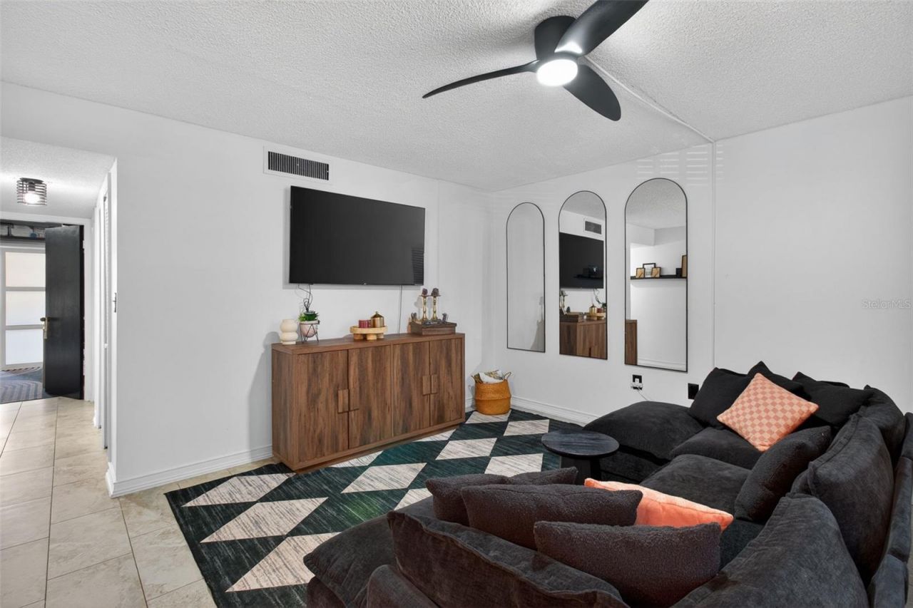 6370 1st Street N, Unit 202, Saint Petersburg, FL 33702 Photo