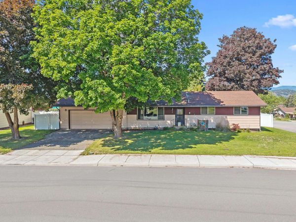614 S Summit St, Colville, WA 99114