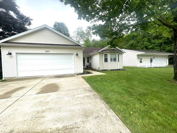 1209 Apple Valley Drive , Howard, OH 43028