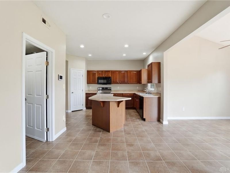 618 Chapelgate Drive, Fairborn, OH 45324 Photo 11