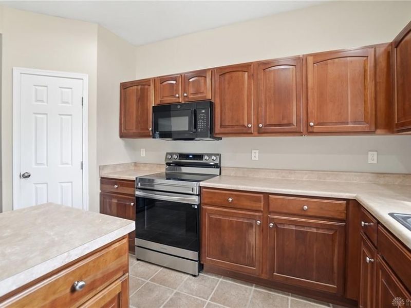 618 Chapelgate Drive, Fairborn, OH 45324 Photo 16