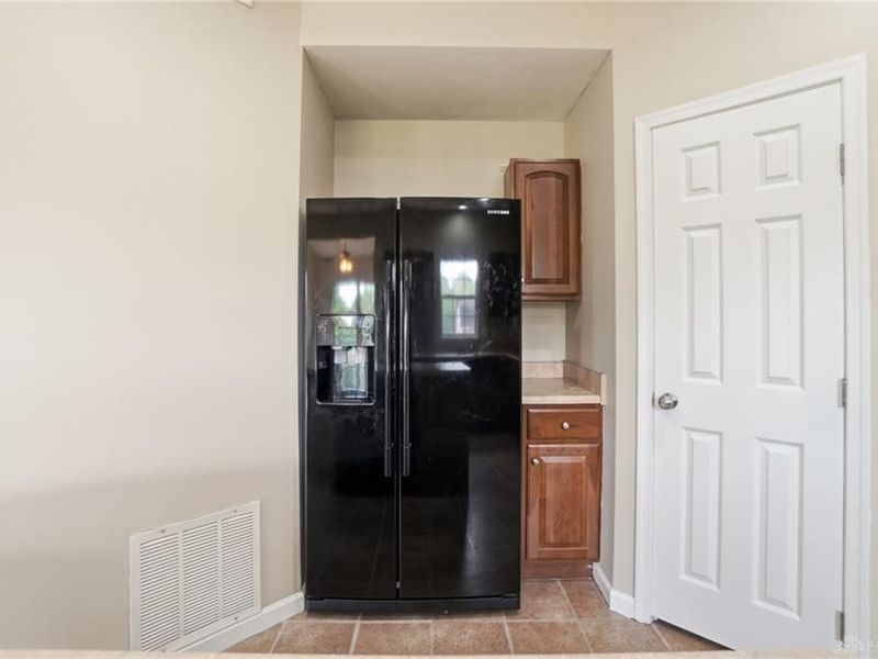 618 Chapelgate Drive, Fairborn, OH 45324 Photo 17