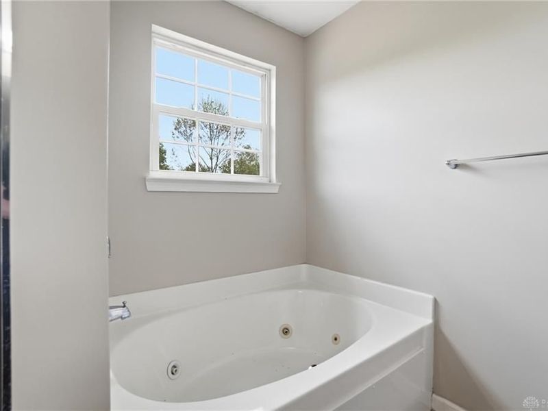 618 Chapelgate Drive, Fairborn, OH 45324 Photo 32