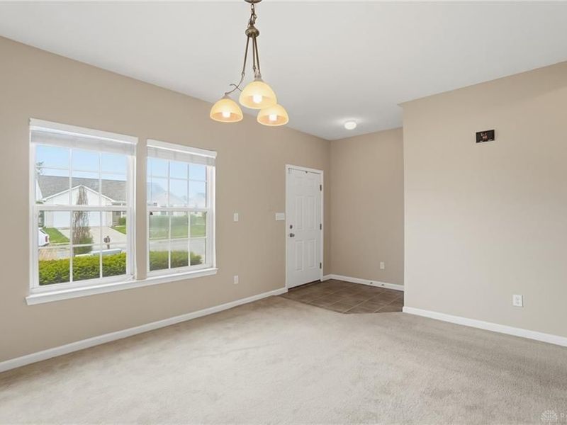 618 Chapelgate Drive, Fairborn, OH 45324 Photo 4