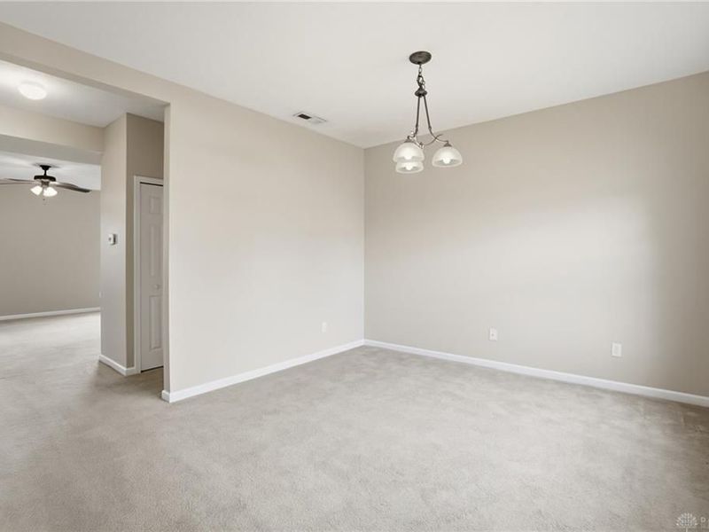 618 Chapelgate Drive, Fairborn, OH 45324 Photo 9