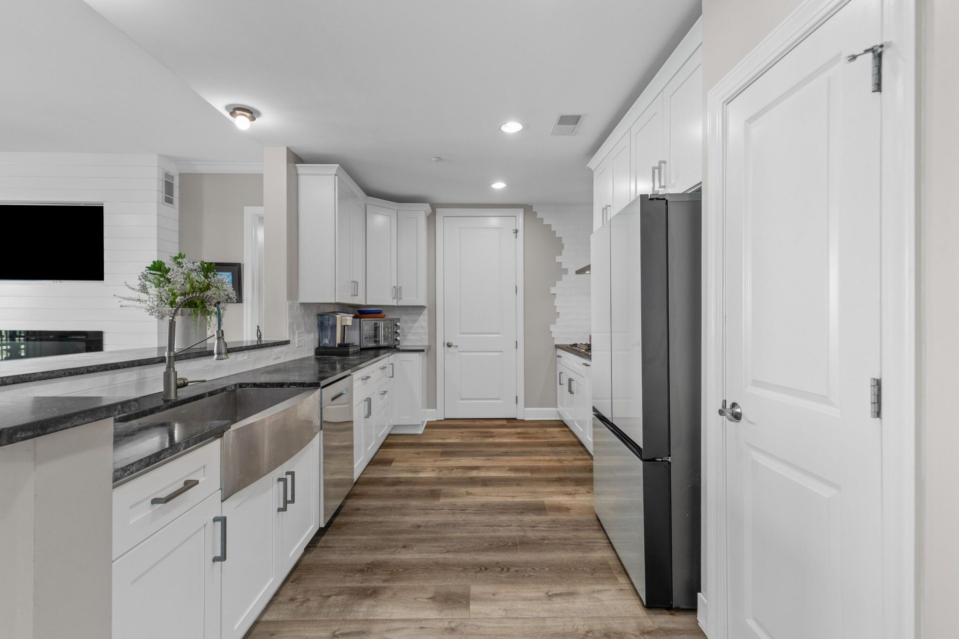 145 Pier View Street Photo 8