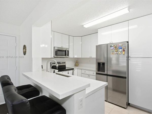 400 Palm Cir W, Unit 102, Pembroke Pines, FL 33025
