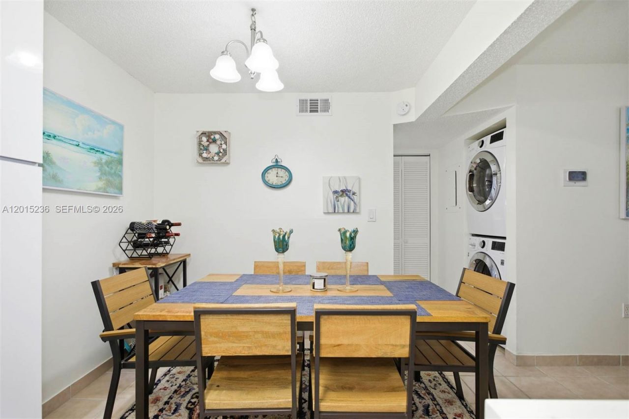 400 Palm Cir W, Unit 102, Pembroke Pines, FL 33025 Photo