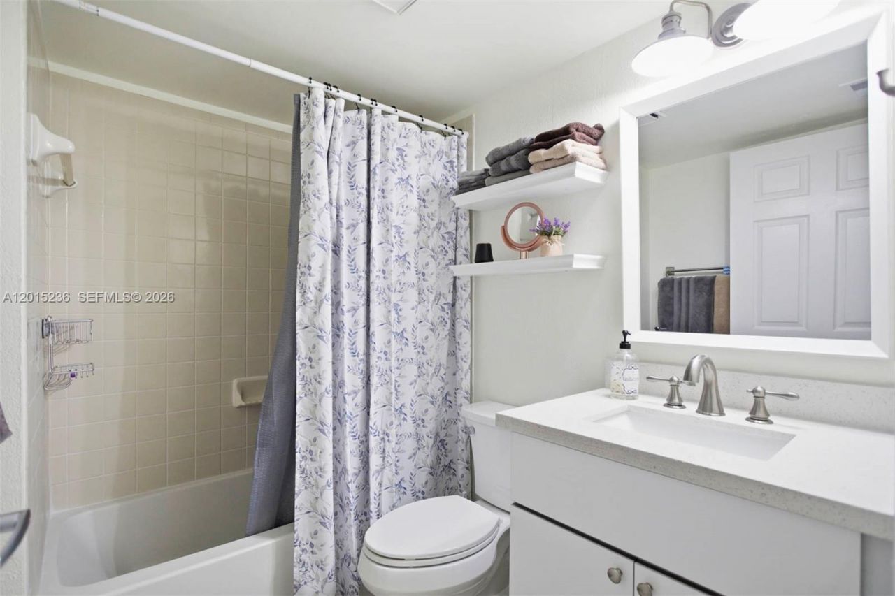 400 Palm Cir W, Unit 102, Pembroke Pines, FL 33025 Photo