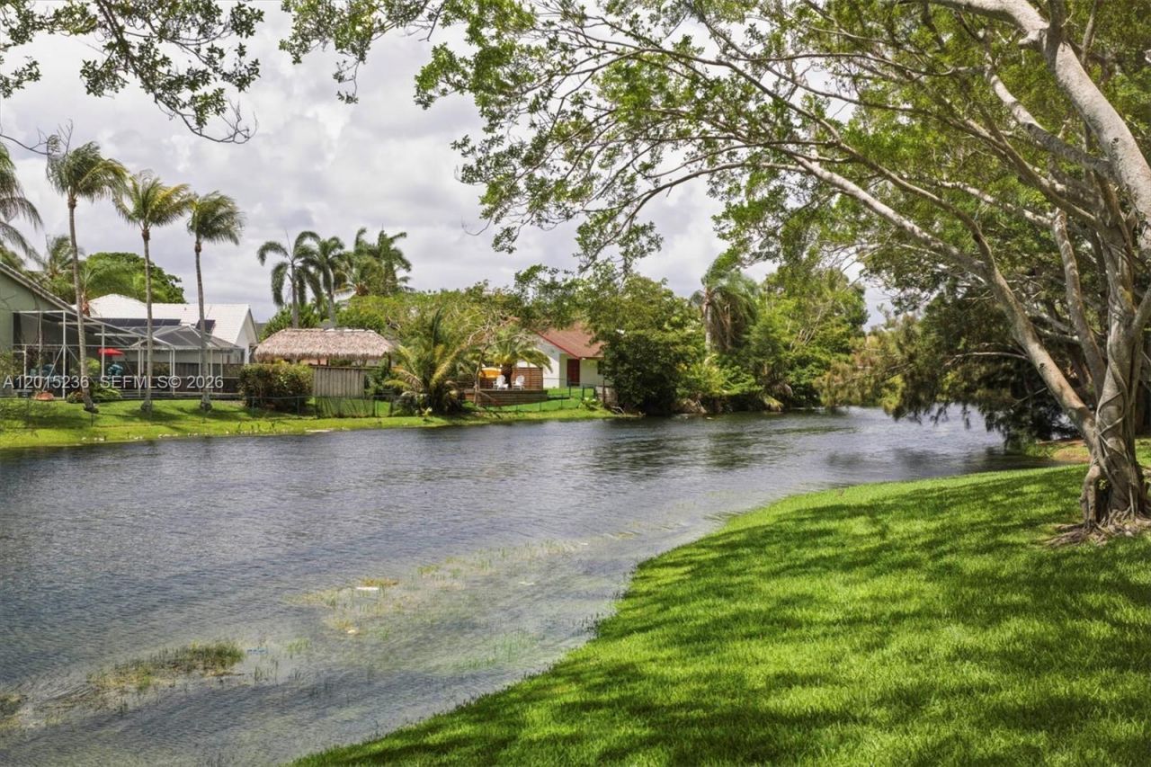 400 Palm Cir W, Unit 102, Pembroke Pines, FL 33025 Photo
