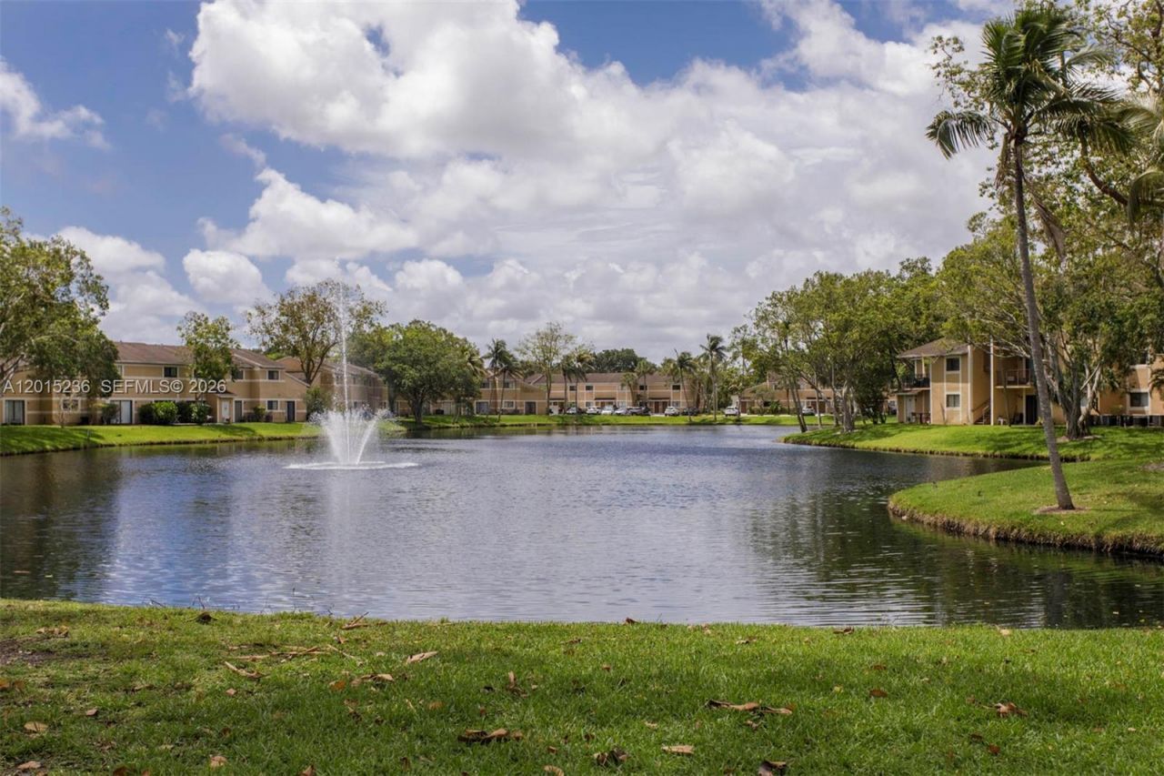 400 Palm Cir W, Unit 102, Pembroke Pines, FL 33025 Photo
