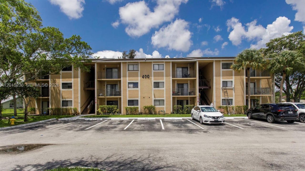 400 Palm Cir W, Unit 102, Pembroke Pines, FL 33025 Photo