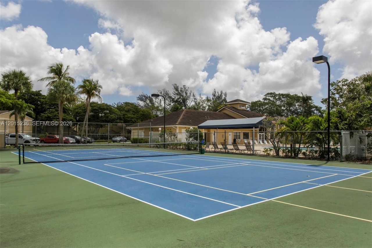 400 Palm Cir W, Unit 102, Pembroke Pines, FL 33025 Photo