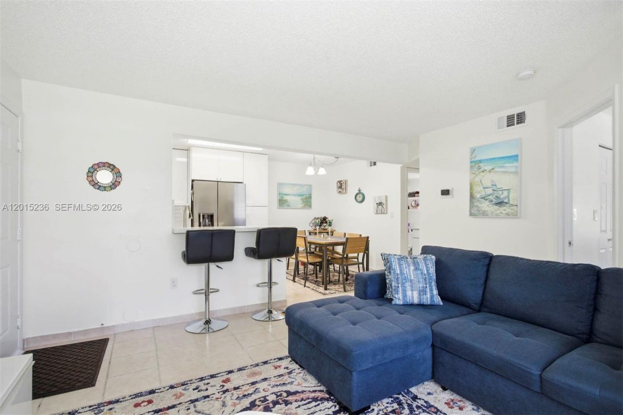 400 Palm Cir W, Unit 102, Pembroke Pines, FL 33025 Photo