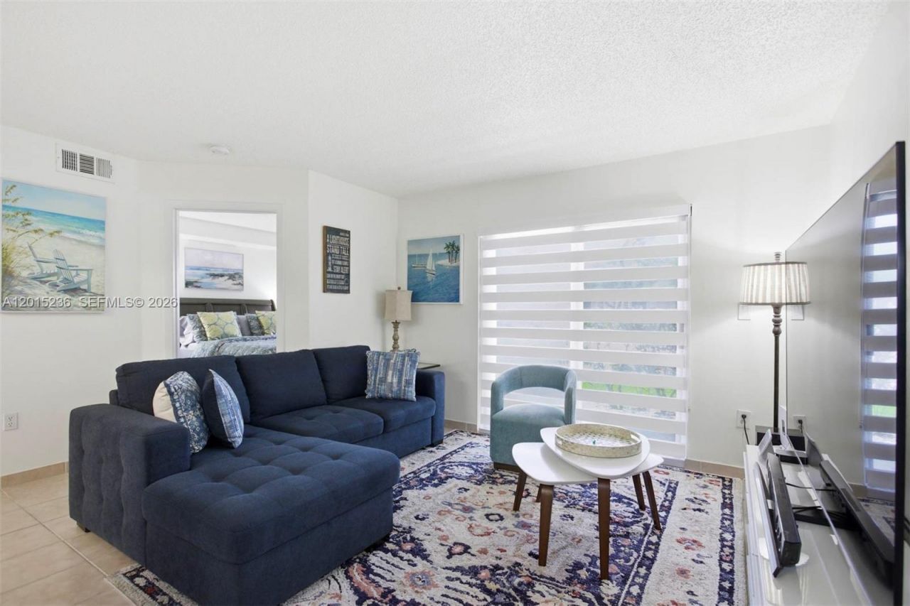 400 Palm Cir W, Unit 102, Pembroke Pines, FL 33025 Photo