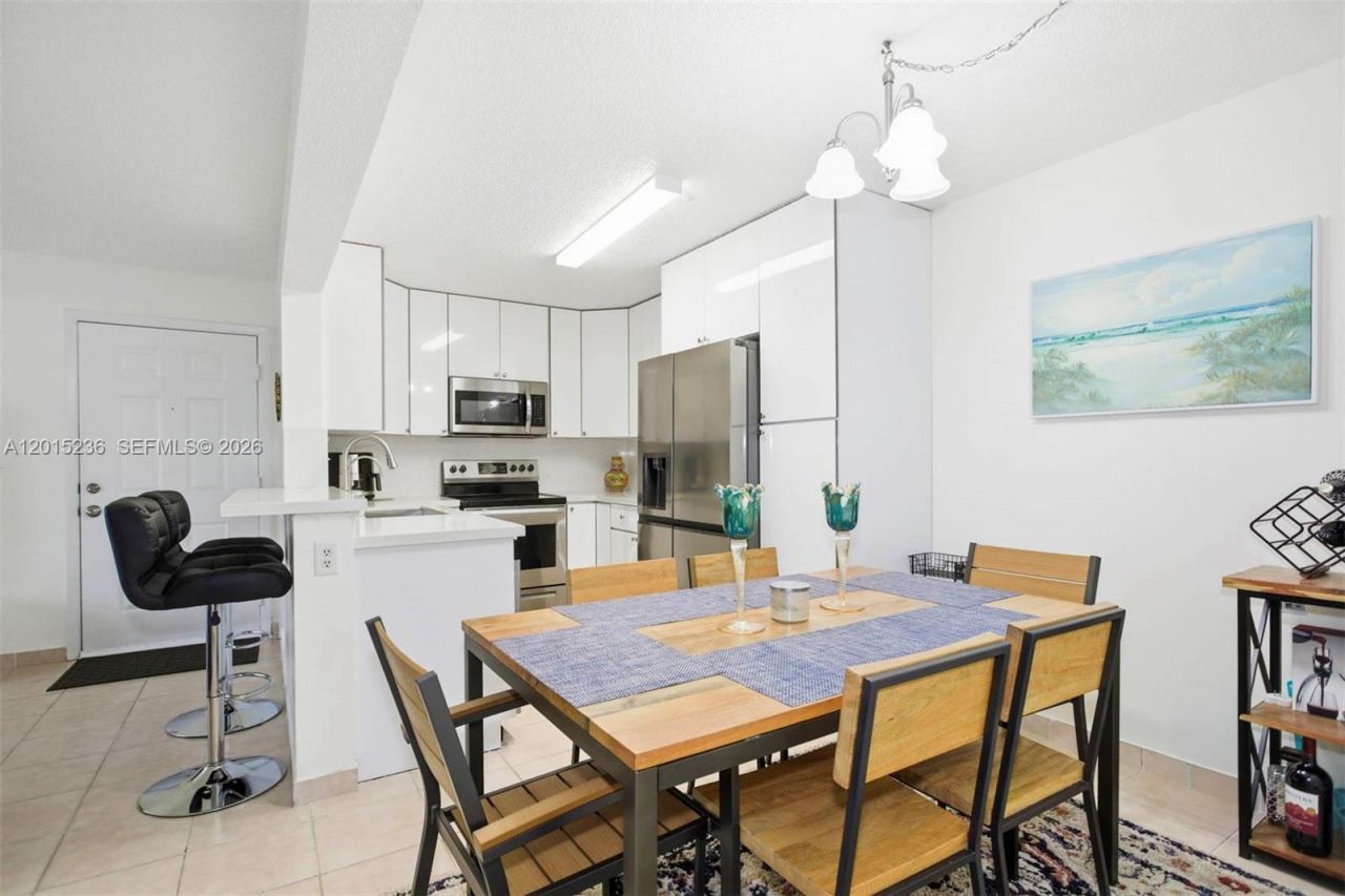 400 Palm Cir W, Unit 102, Pembroke Pines, FL 33025 Photo